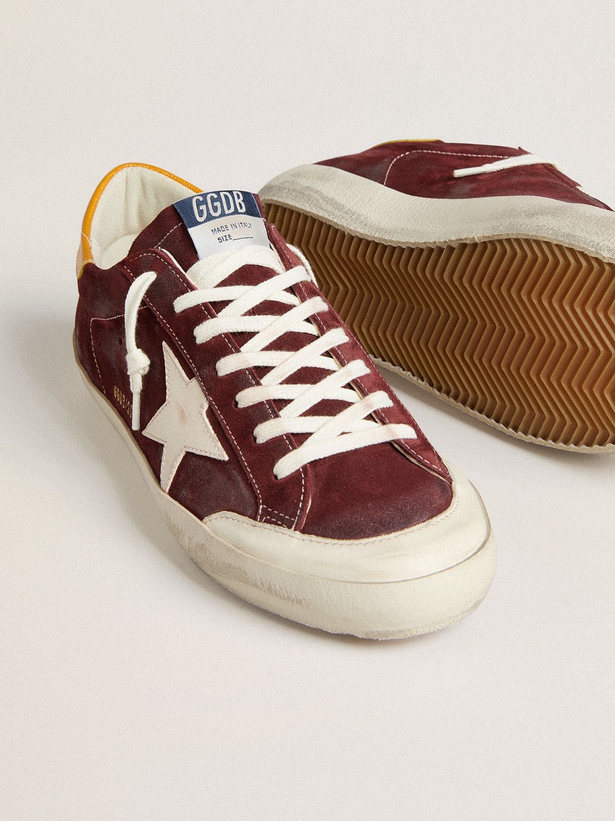スニーカー Golden  SNEAKERS (F00107F007295) Men's Super-Star in brick-red suede with white leather star