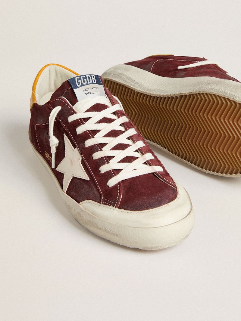 Golden Goose - Super-Star de Hombre de ante color teja con estrella de piel blanca y refuerzo del tal&oacute;n efecto animal in 