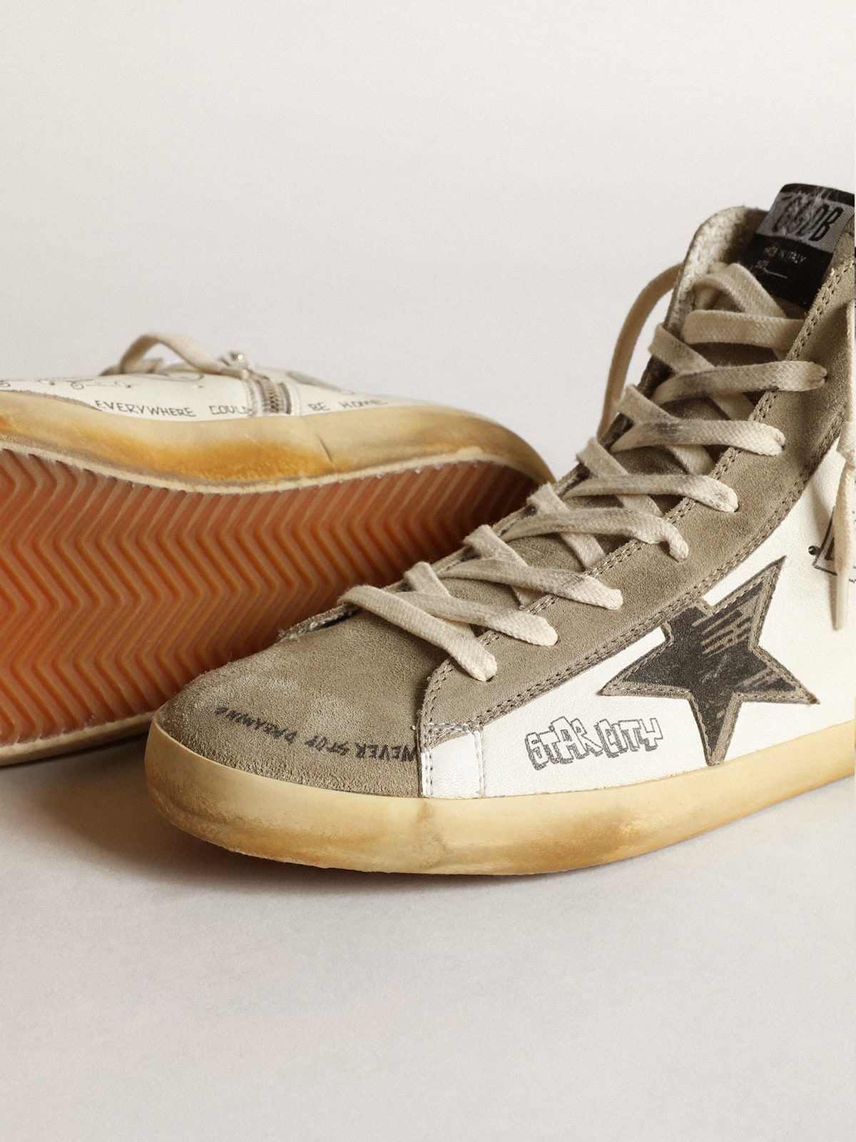 Golden Goose - Francy para hombre con inserciones de ante gris paloma y mensajes in 