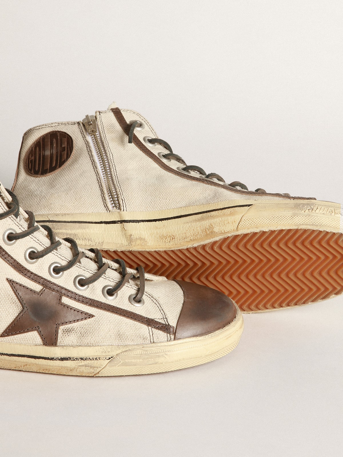 Golden Goose - Men’s Francy LAB in white canvas with graphite-colored leather inserts in 