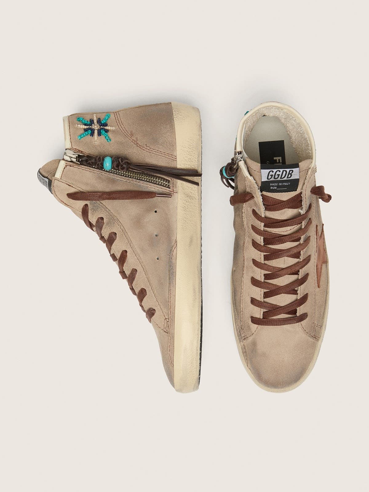 Golden Goose - Francy uomo in suede beige con stella in pelle marrone e perline colorate applicate in 