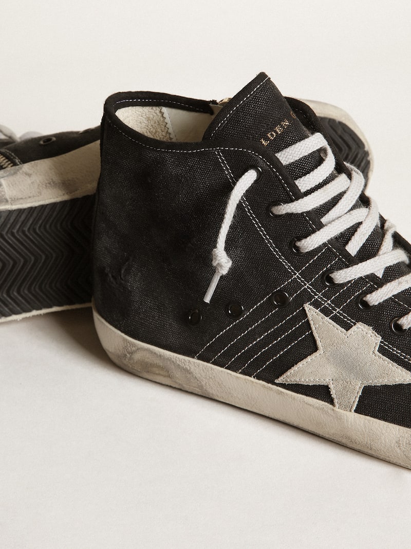Golden Goose - Francy Penstar aus schwarzem Canvas mit wei&szlig;em Raulederstern und schwarzer Raulederferse in 
