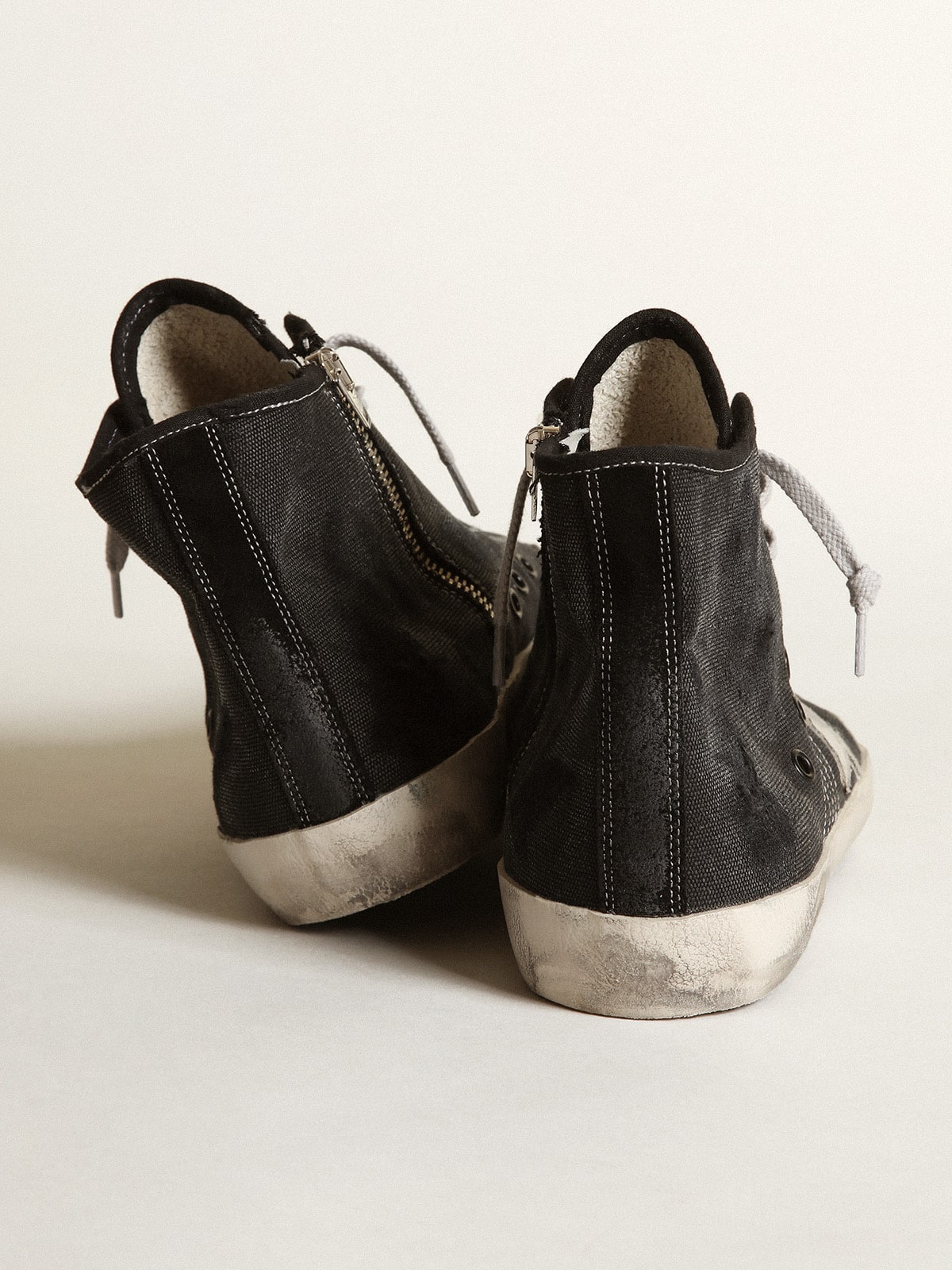 Golden Goose - Francy Penstar in canvas nero con stella in suede bianco e talloncino in suede nero in 