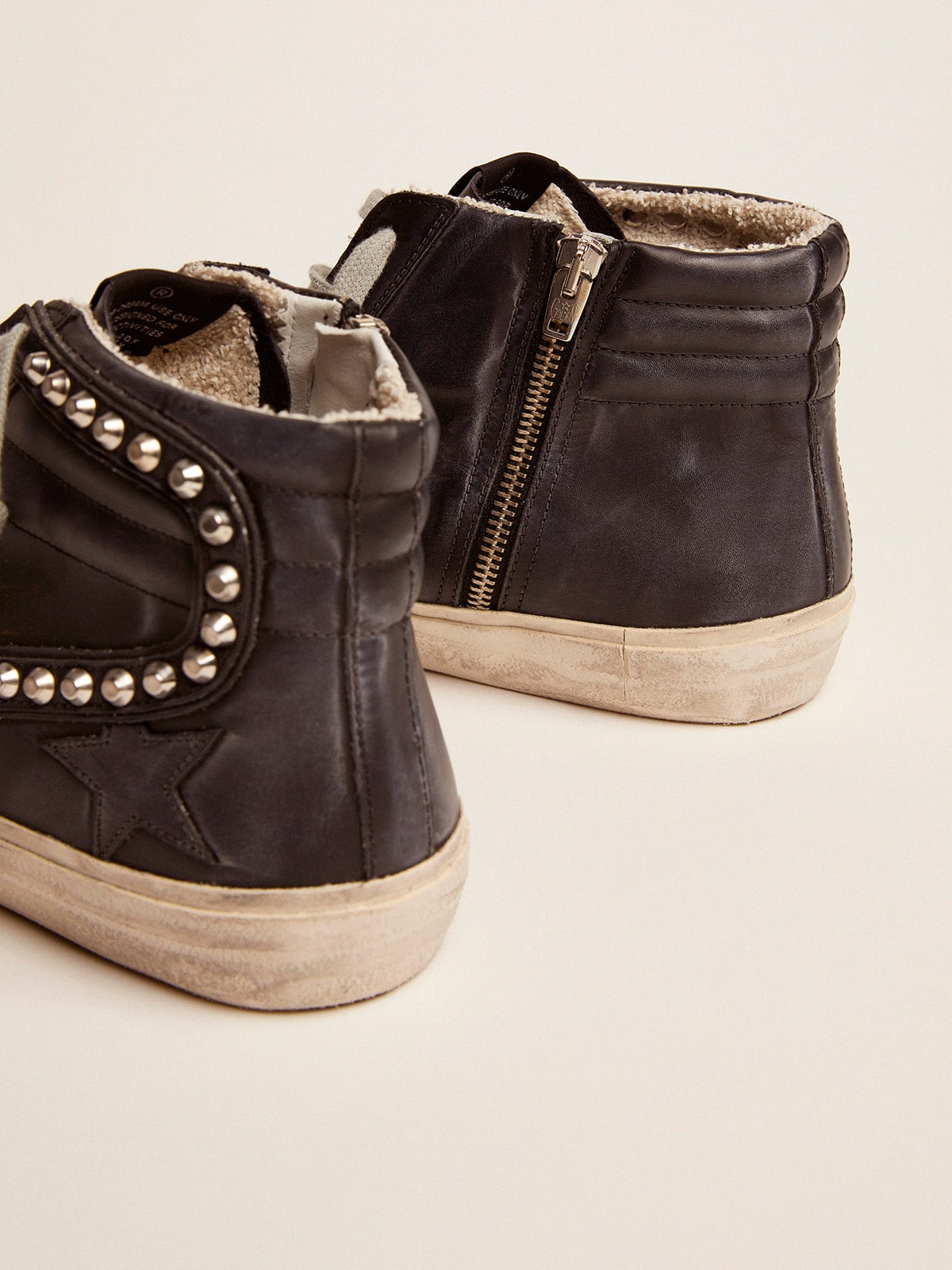 Slide Uomo di colore nero con borchie applicate Golden Goose