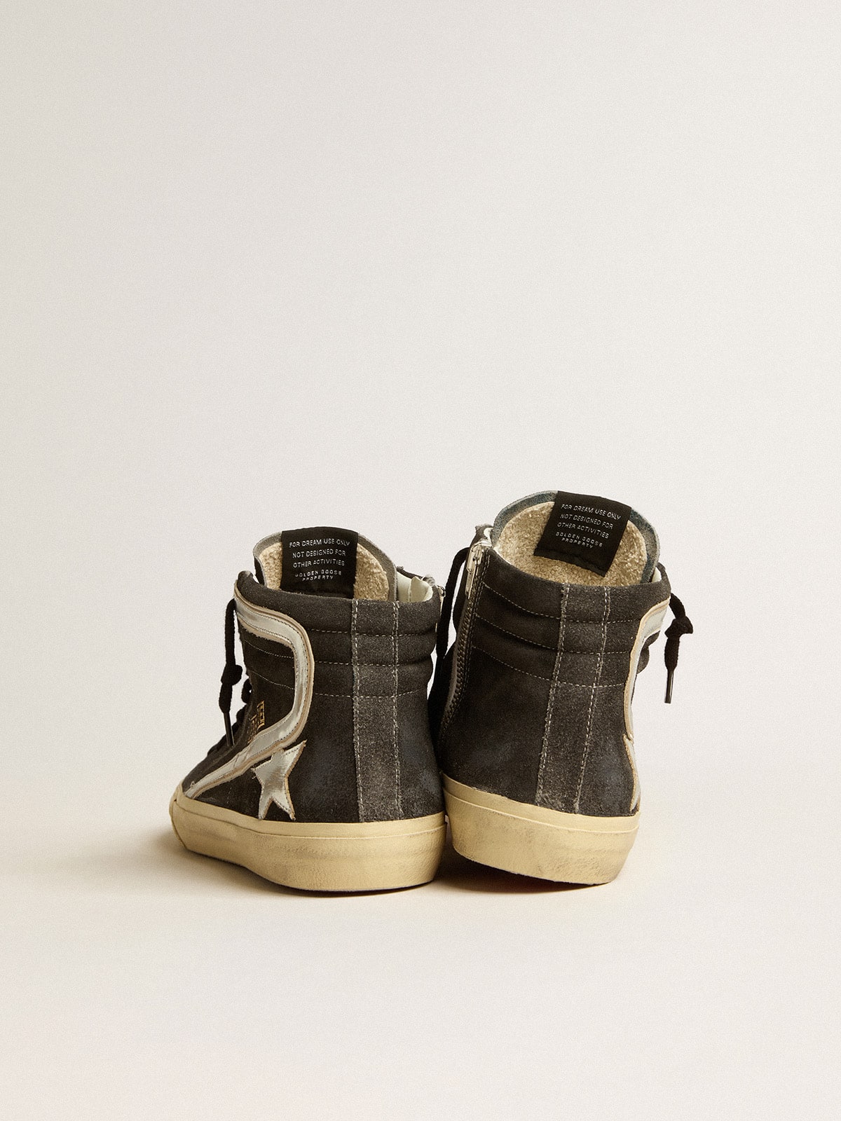 Golden Goose - Slide de suede preto com estrela e lista de couro metálico prateado in 