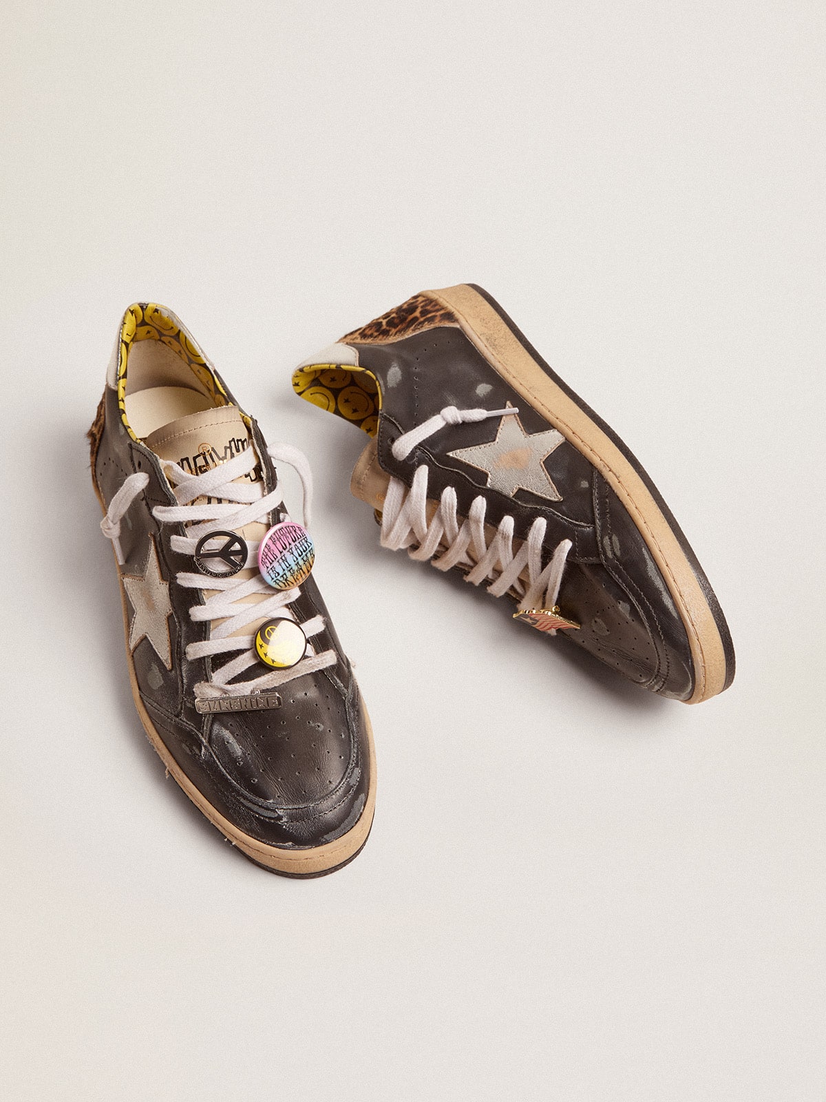 Golden Goose - Sneaker Ball Star in pelle nera con stella in pelle laminata color argento in 