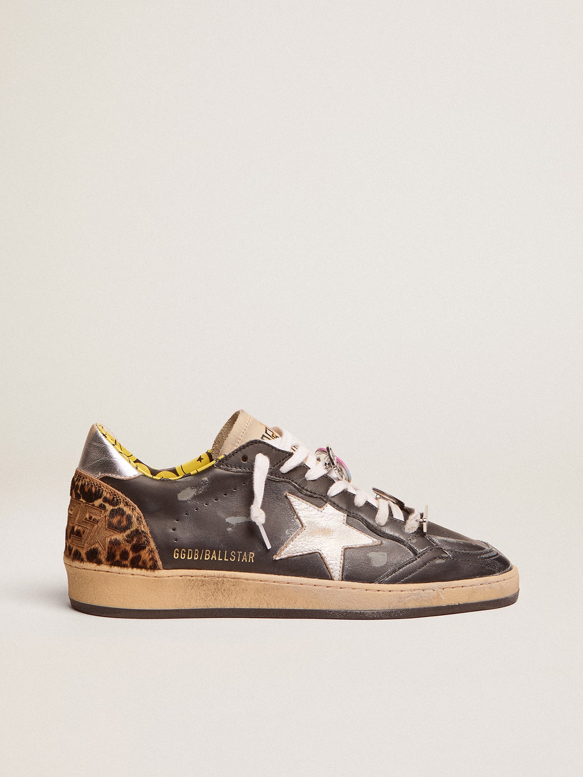 Golden Goose - Sneaker Ball Star in pelle nera con stella in pelle laminata color argento in 