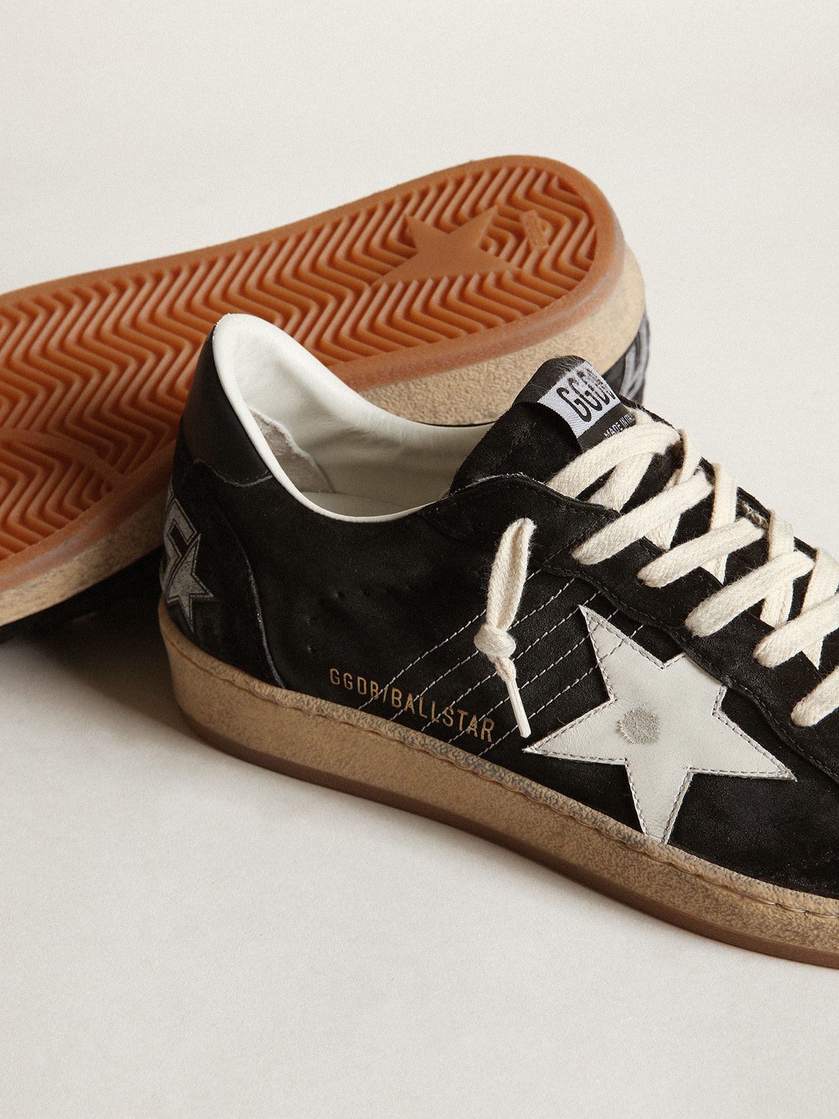 Golden Goose - Ball Star para hombre de ante negro con estrella de piel blanca in 