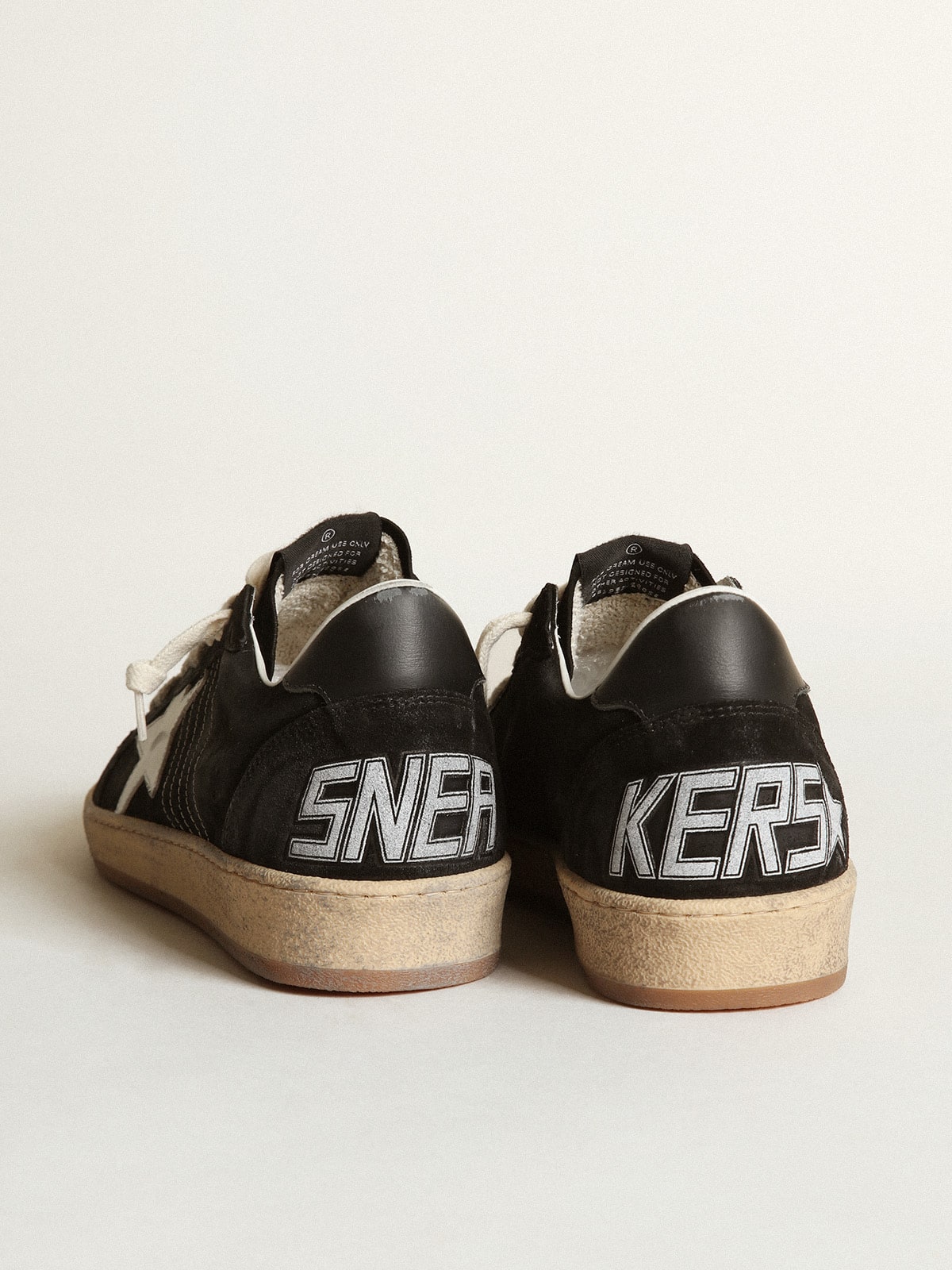 Ball Star Uomo in suede nero con stella in pelle bianca Golden Goose