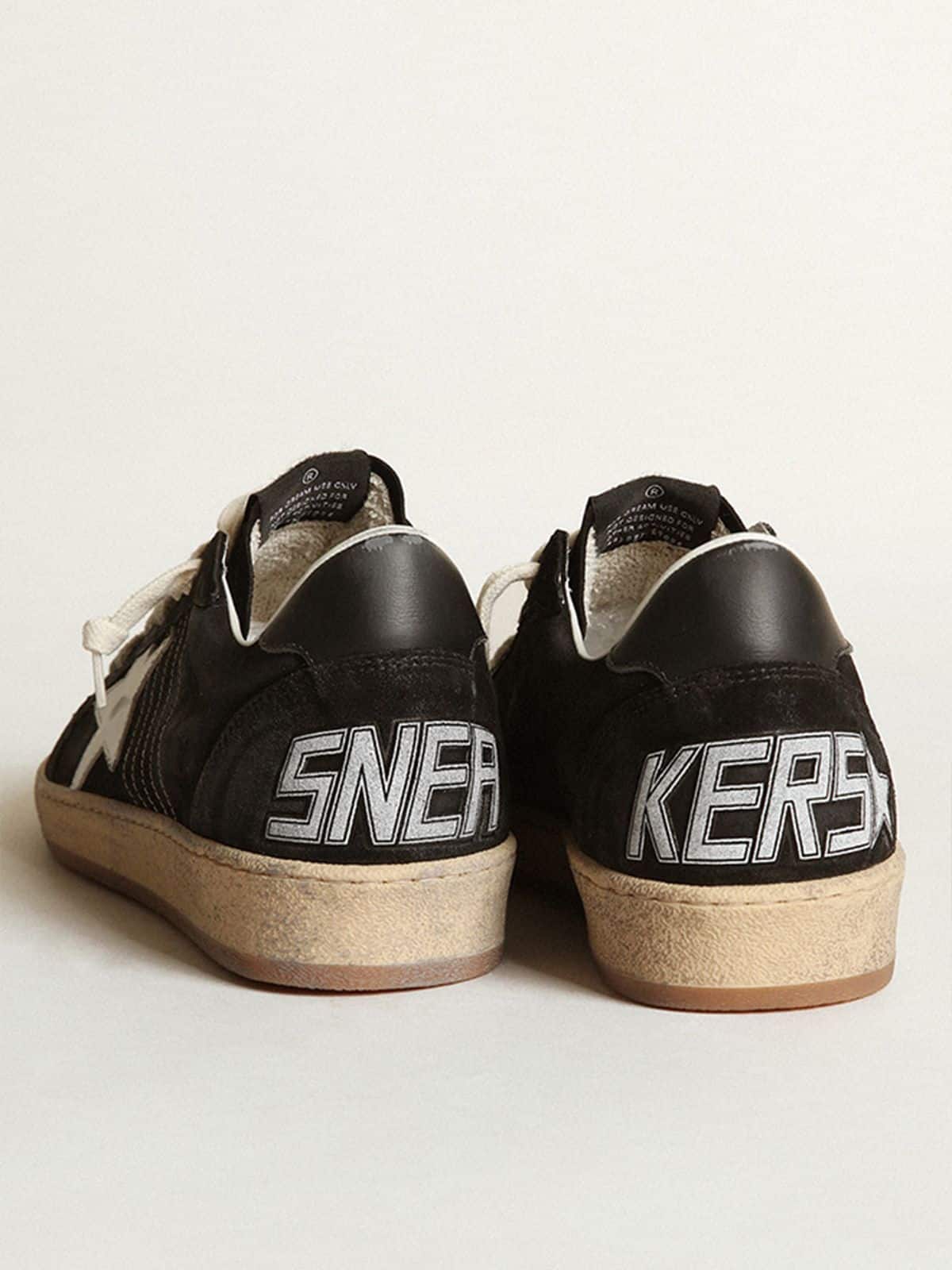 Golden Goose Ball Star Uomo in suede nero con stella in pelle bianca Ball Star black man