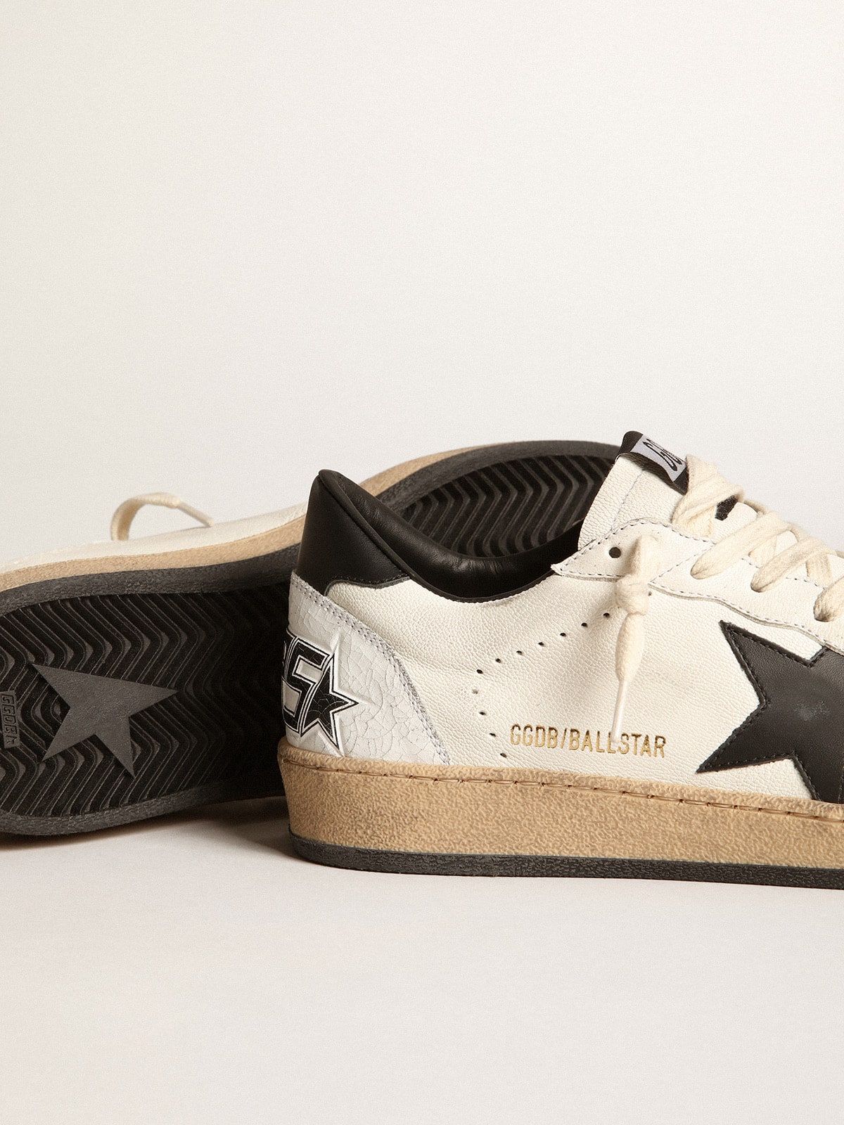 Herren Ball Star aus weiBem Nappa mit schwarzem Stern Golden Goose