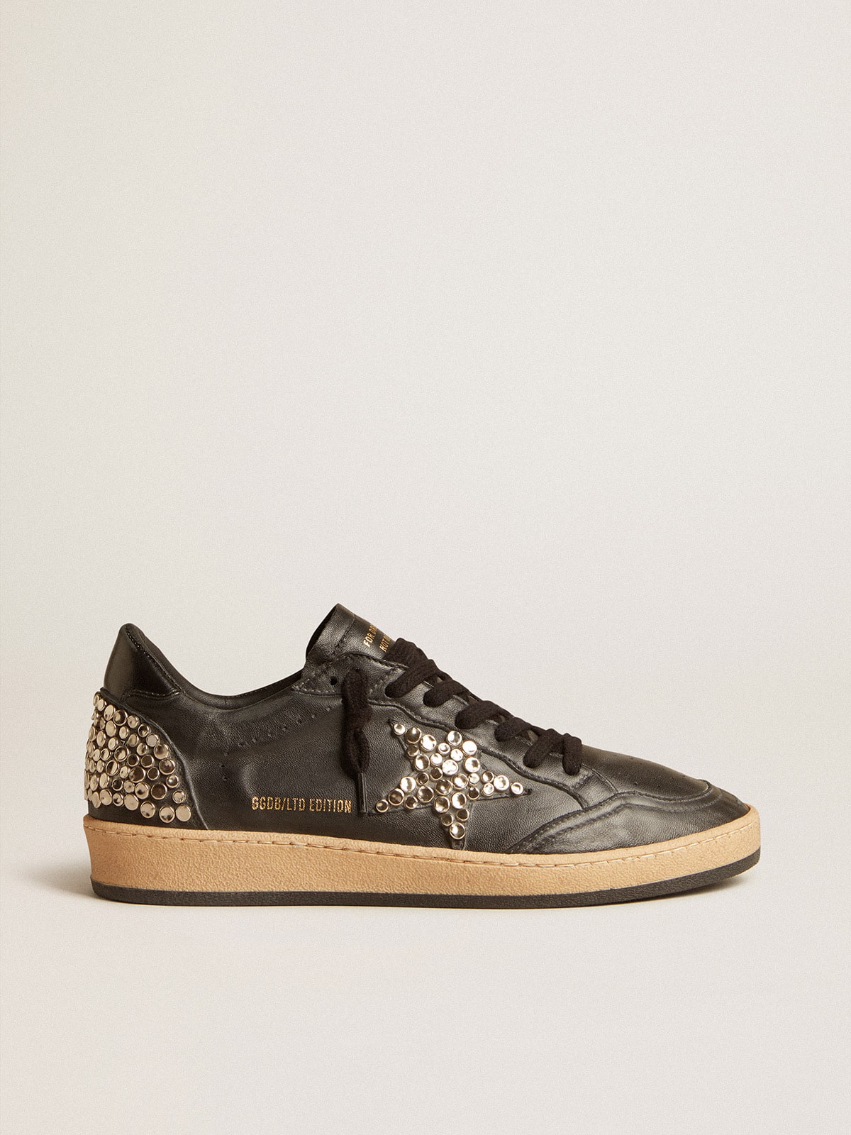 Golden Goose - Ball Star LAB pour homme en cuir nappa noir avec étoile en cuir noir et cabochons in 