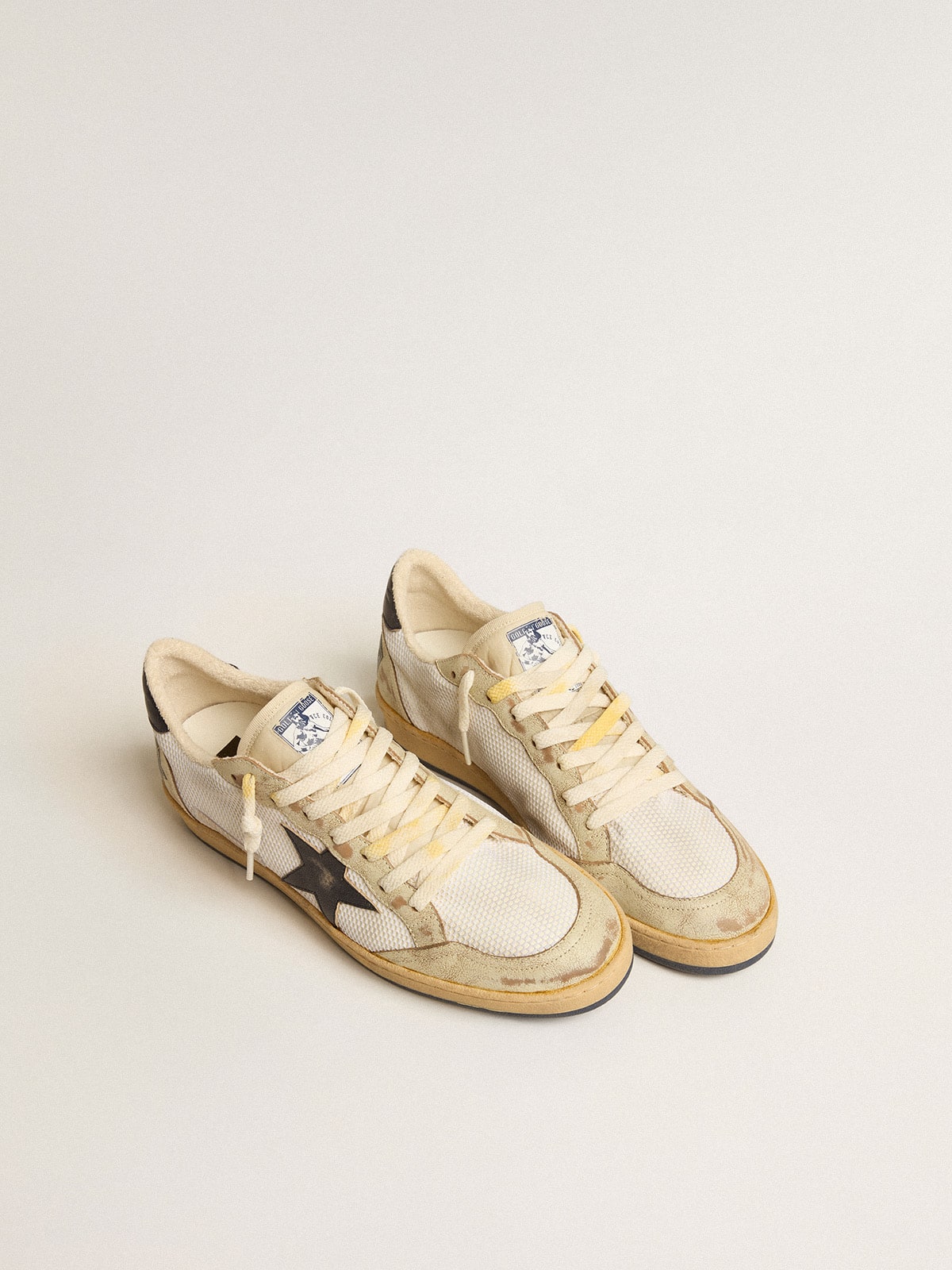 Golden Goose - Ball Star de malla blanca con estrella y refuerzo del talón de piel vintage azul in 