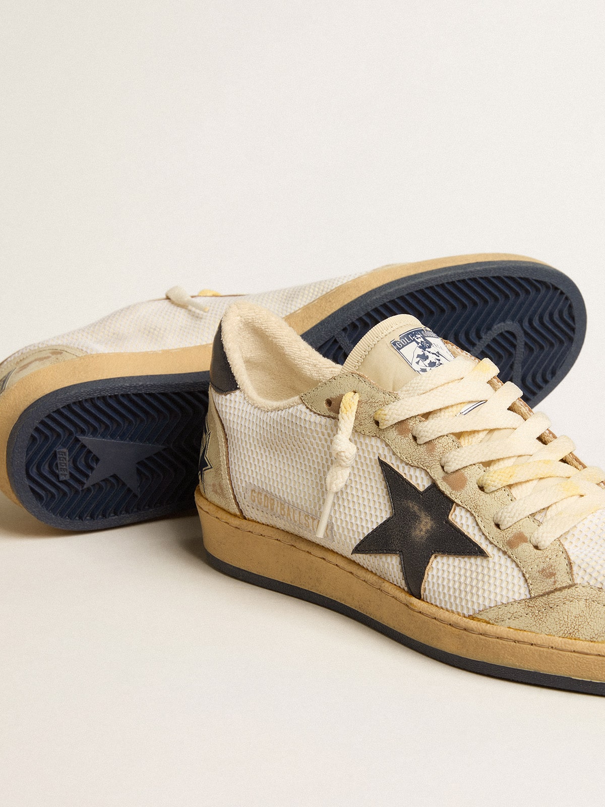 Golden Goose - Ball Star de malla blanca con estrella y refuerzo del talón de piel vintage azul in 