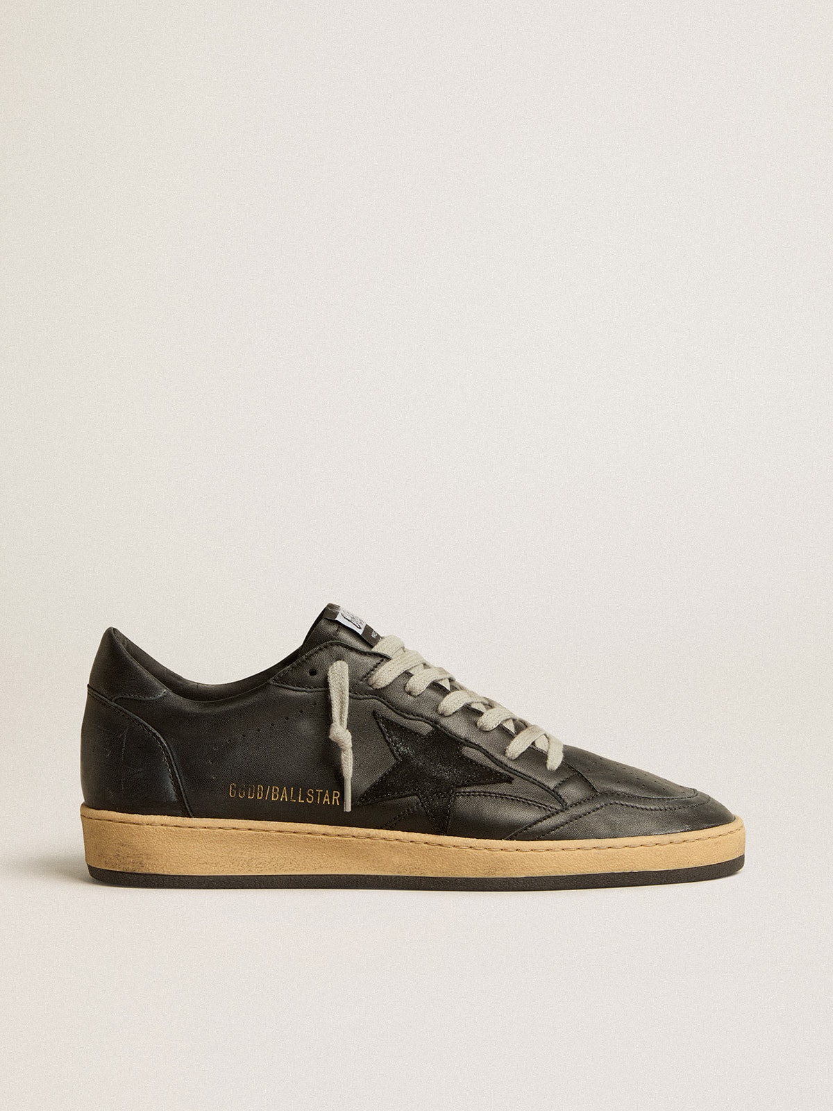 Golden Goose - Schwarzer Ball Star für Herren aus Nappa mit Raulederstern und Nappaferse in 