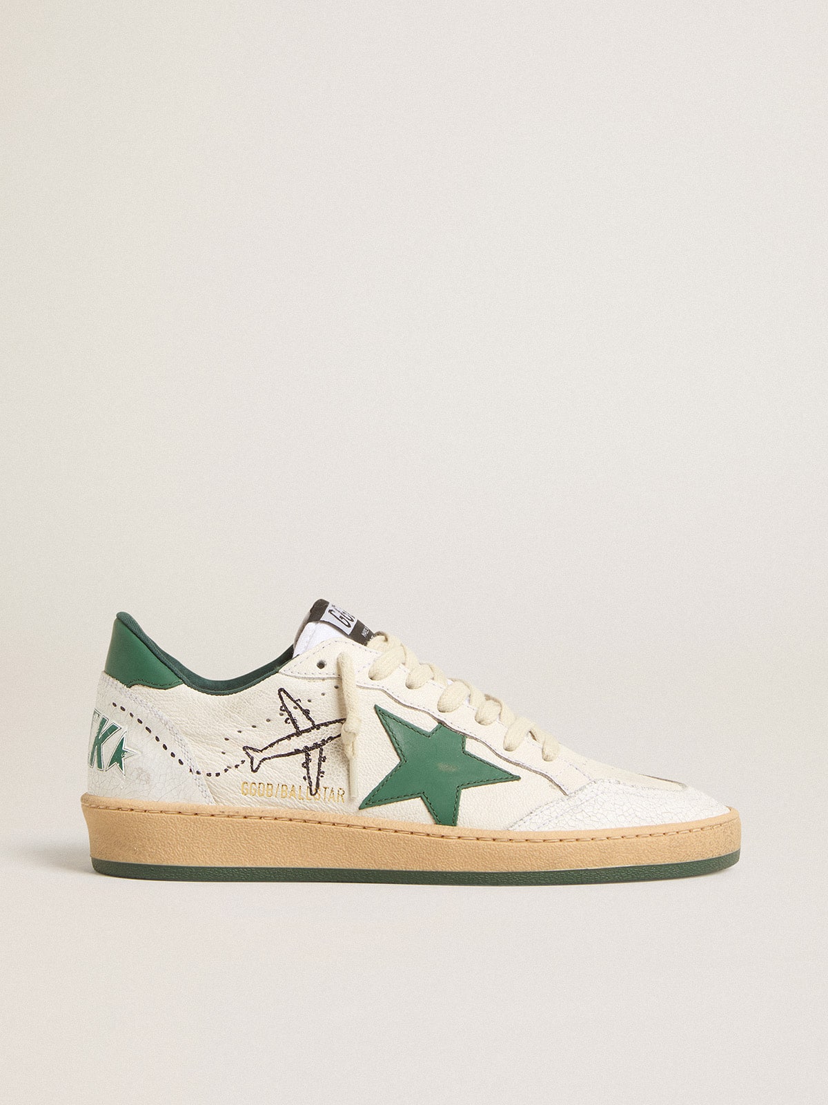 Golden Goose - Ball Star Wishes Masculino de napa branca com estrela e talão de couro verde in 