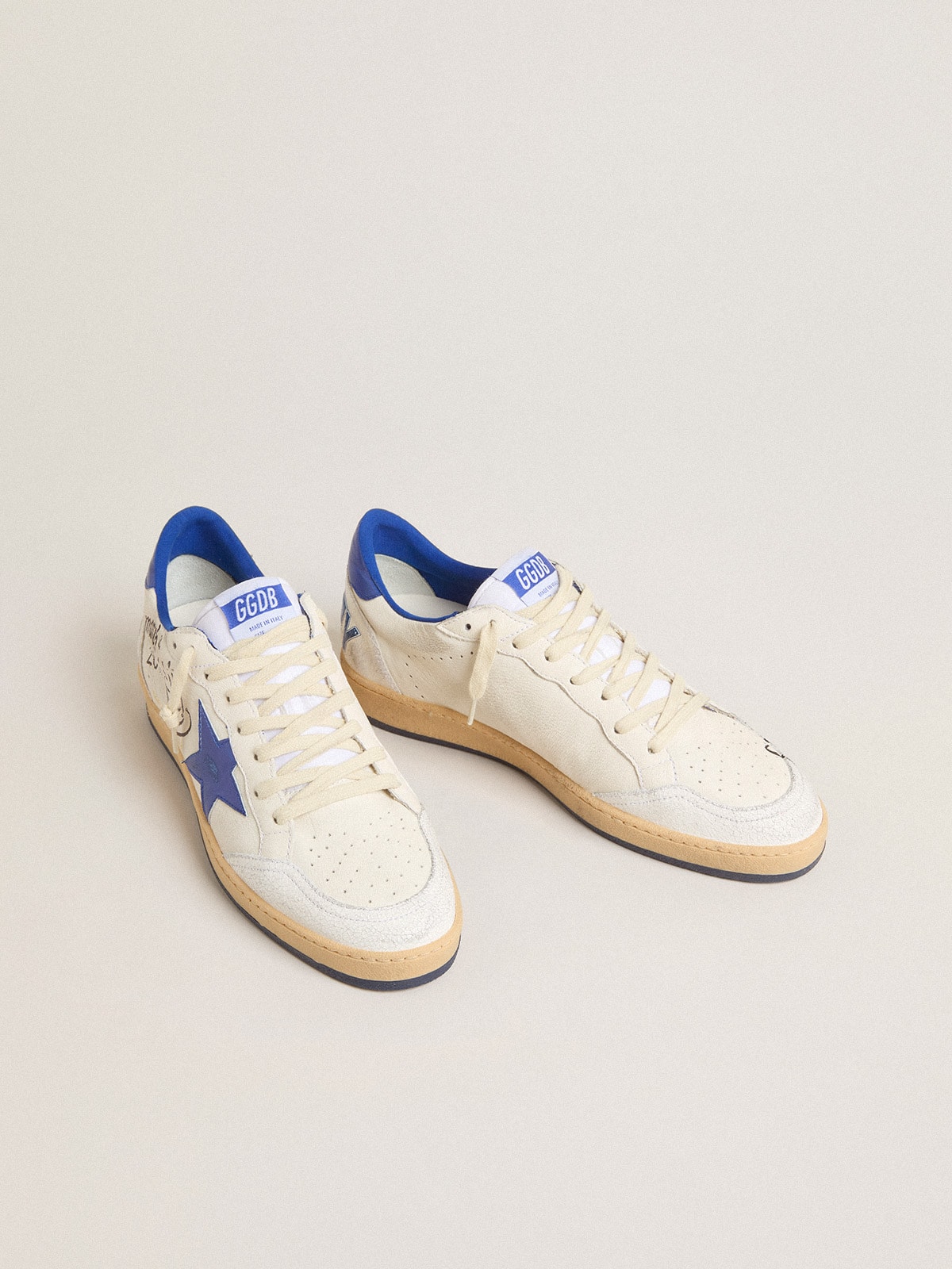 Golden Goose - Ball Star Wishes pour homme en cuir nappa blanc avec étoile et contrefort bleuet in 