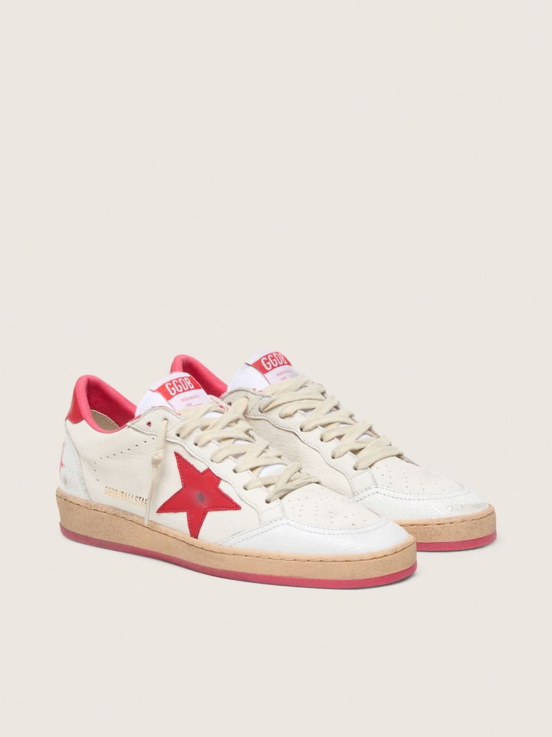 Golden Goose - Men&rsquo;s Ball Star Wishes in white leather with a red star and heel tab in 