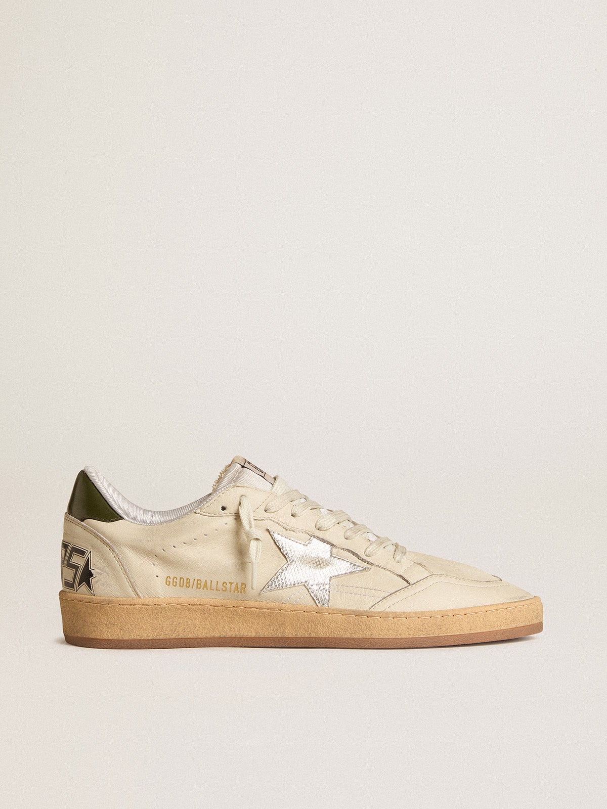 Golden Goose - Ball Star Uomo con stella in pelle argento e talloncino in pelle verde in 