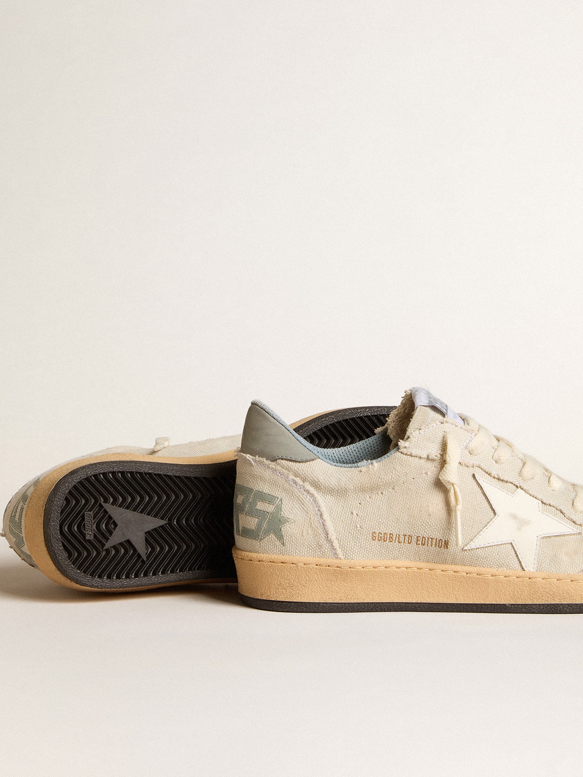 Golden Goose - Ball Star Uomo LTD in canvas grigio con stella in pelle e talloncino in nabuk in 