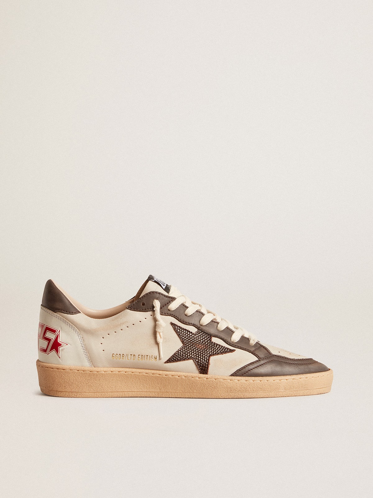 Golden Goose - Ball Star LTD en cuir nappa avec étoile marron et contrefort en cuir gris in 