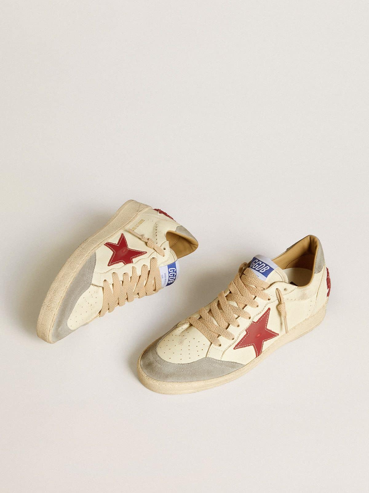 Golden Goose - Ball Star LTD de Hombre de napa con estrella de piel roja y refuerzo del talón de ante gris in 