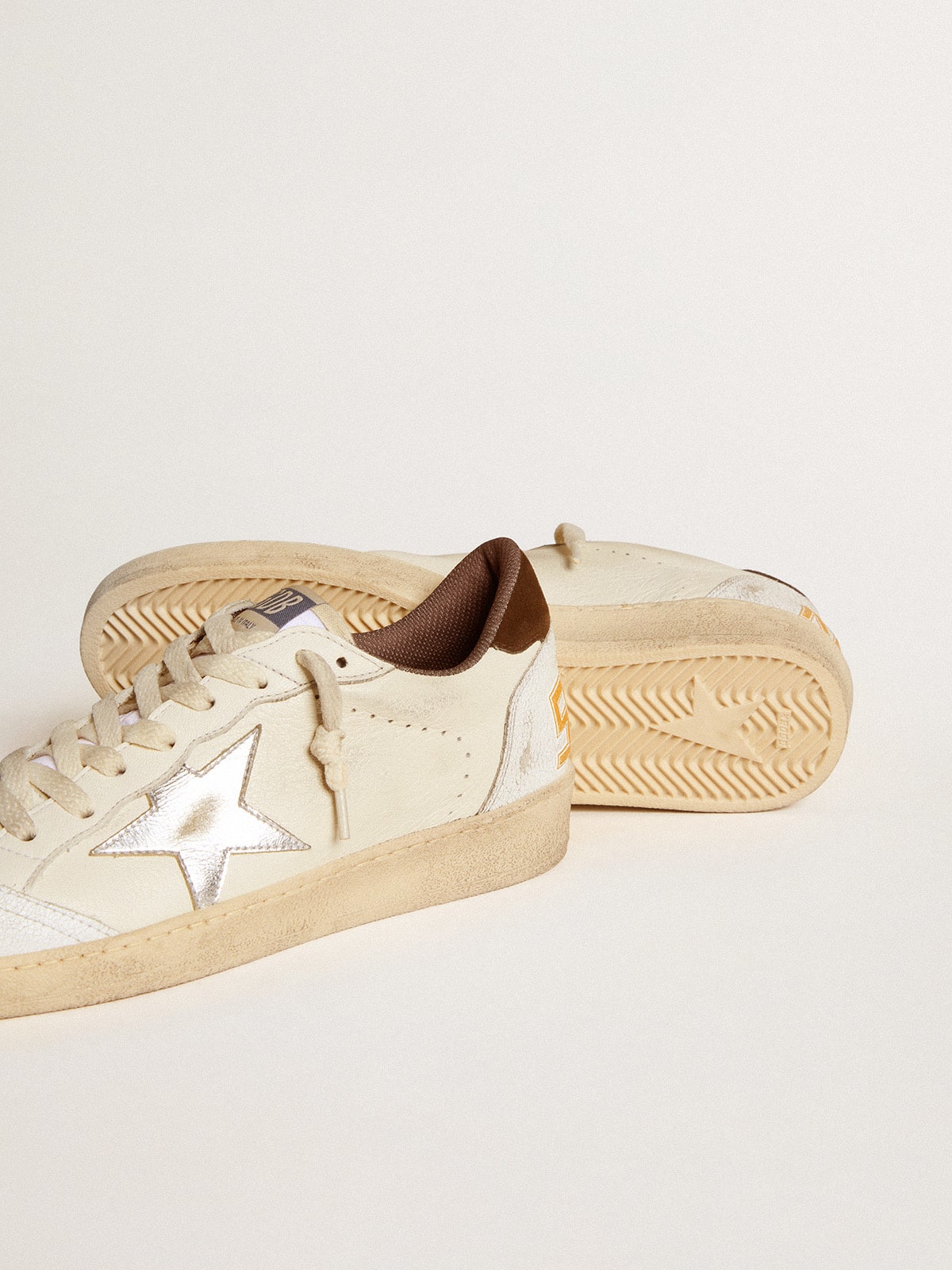 Golden Goose - Ball Star LTD de napa com estrela de couro metálico e talão de suede in 