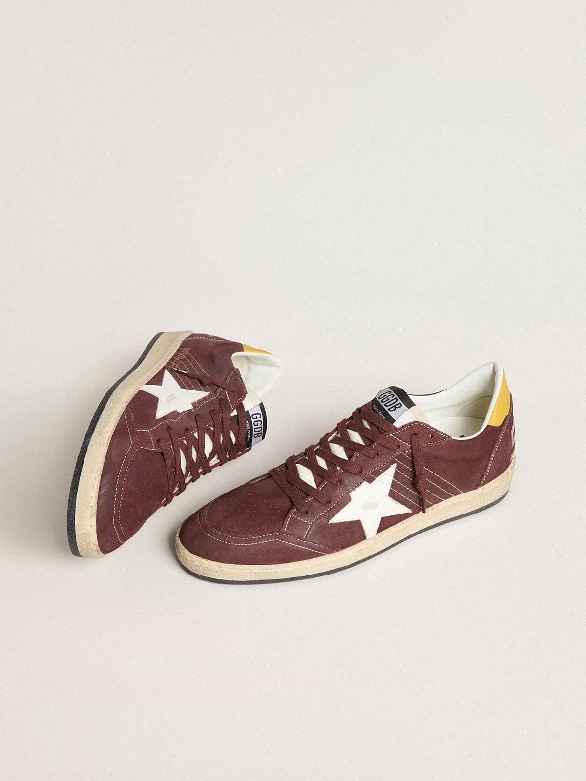 Golden Goose - Ball Star Herren aus schokobraunem Nubuk mit Stern und Ferse aus Leder in 