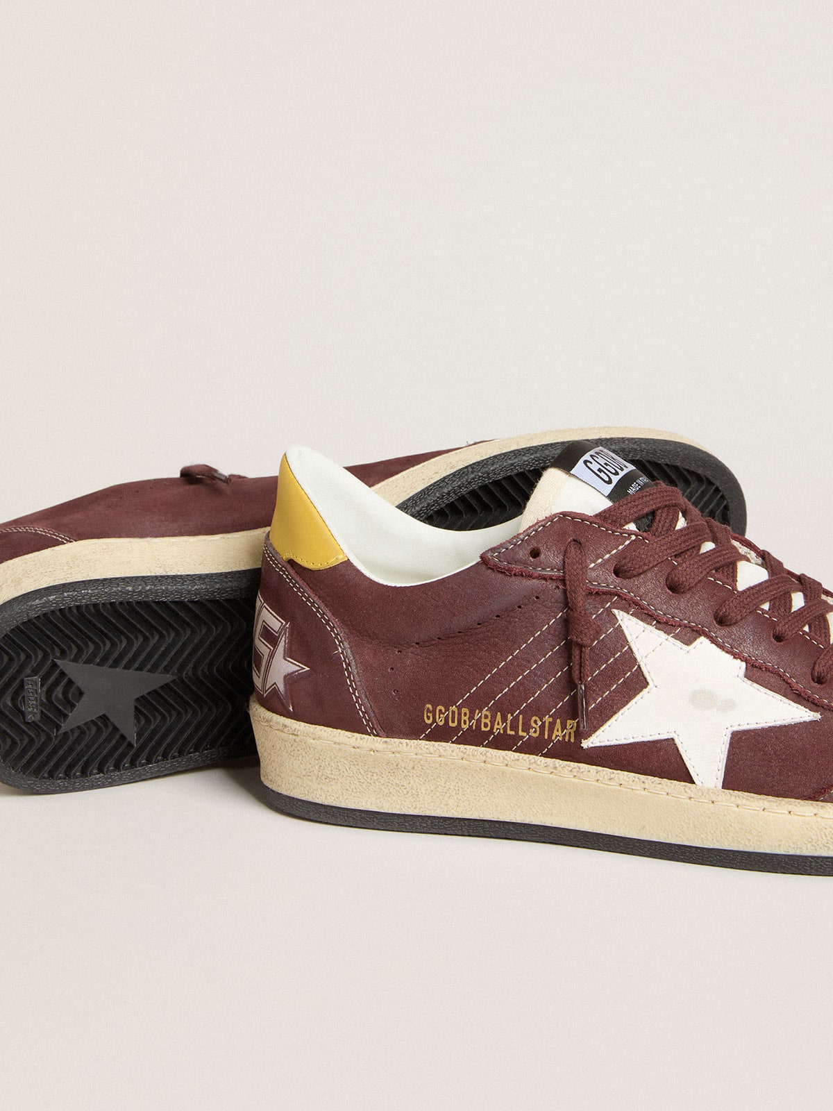 Golden Goose - Ball Star Herren aus schokobraunem Nubuk mit Stern und Ferse aus Leder in 