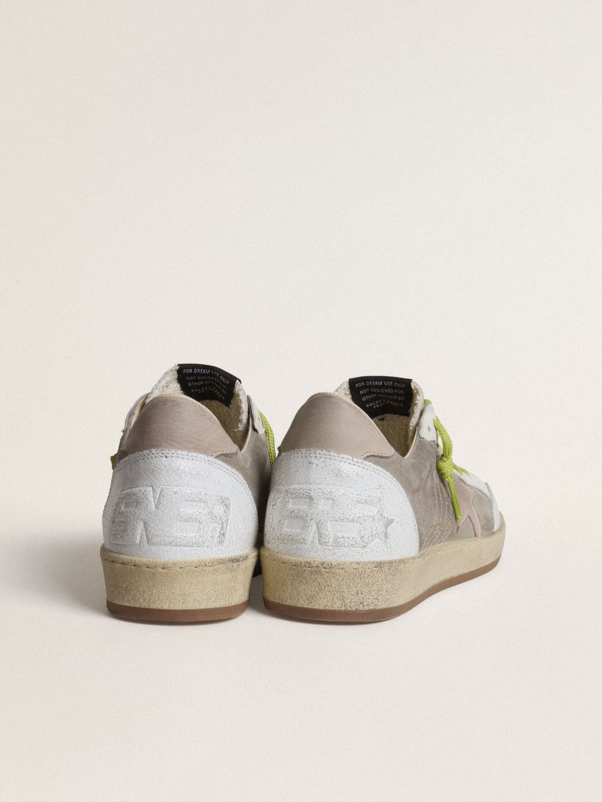 Golden Goose - Ball Star de hombre de ante gris con estrella de ante rosa antiguo y refuerzo del talón de piel beige  in 