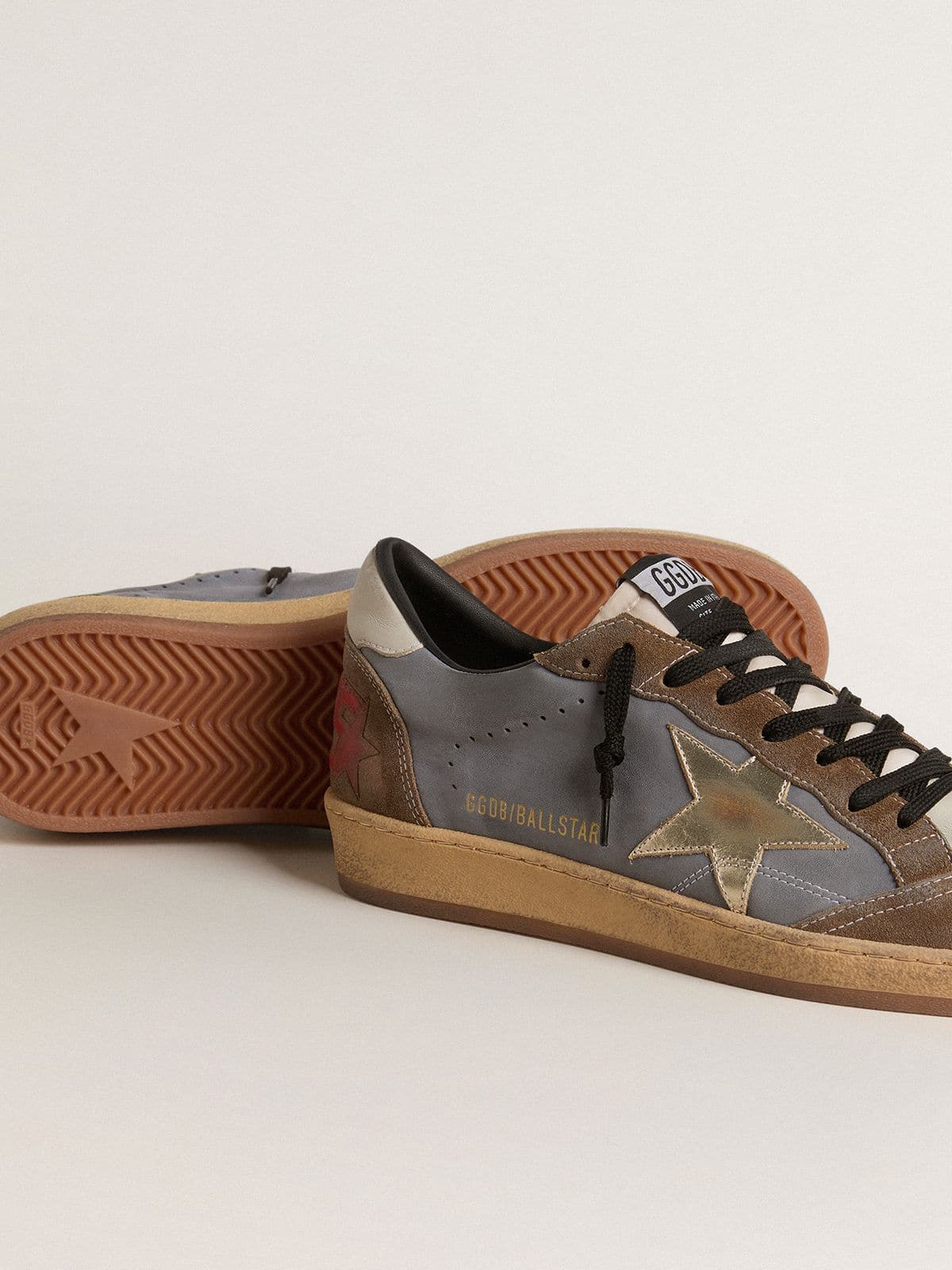 Golden Goose - Ball Star Herren aus Nubukleder und Rauleder mit goldfarbenem Stern  in 
