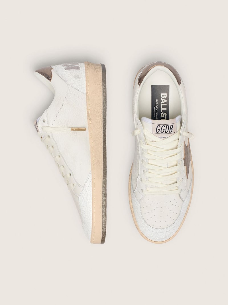 Golden Goose - Ball Star f&uuml;r Herren aus wei&szlig;em Nappa mit Stern und Ferse aus Metallic-Leder in Bronze in 