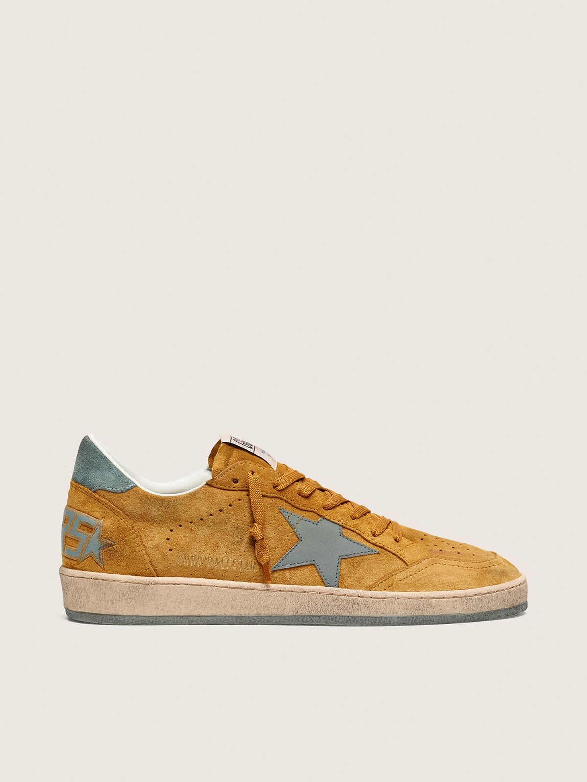 Ball Star pour homme en cuir velours ocre avec étoile en cuir et contrefort en cuir velours bleu ciel — Golden Goose