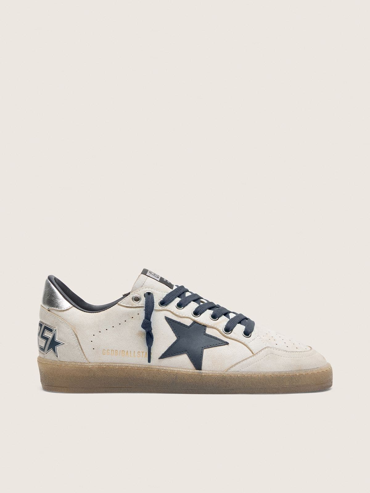 Golden Goose - Ball Star メンズ レザー（ホワイト） レザースター（ダークブルー）＆ラミネートレザーヒールタブ（シルバー） in 