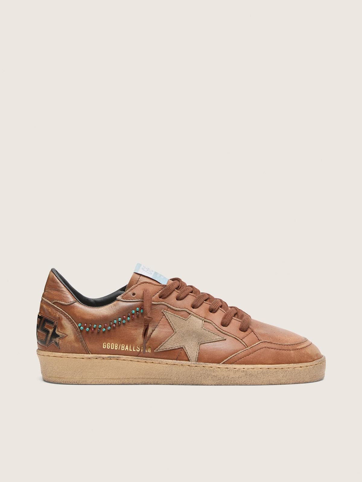 Golden Goose - Ball Star Herren aus braunem Leder mit beigem Raulederstern und Perlchen in 