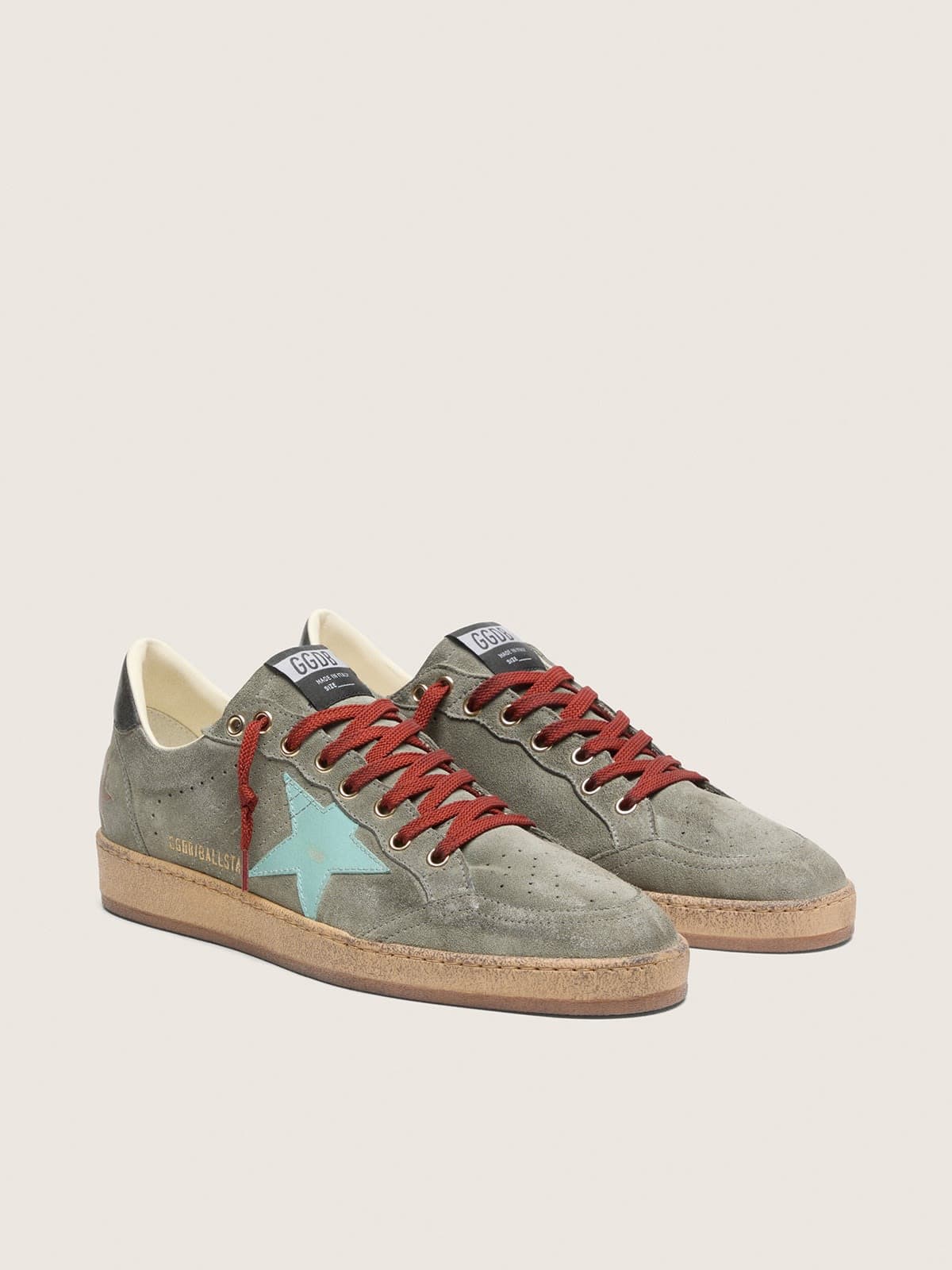 Golden Goose - Ball Star Herren aus gr&uuml;nem Rauleder mit wassergr&uuml;nem Stern in 