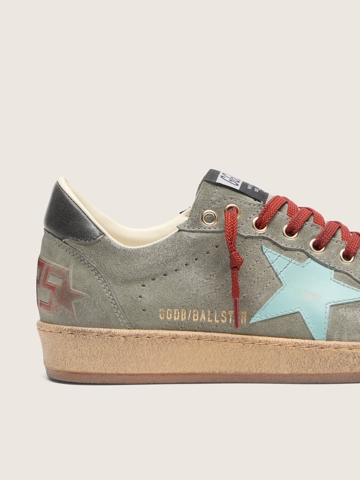 Golden Goose - Ball Star Herren aus gr&uuml;nem Rauleder mit wassergr&uuml;nem Stern in 
