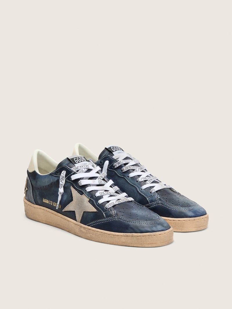 Golden Goose - Ball Star LTD pour homme en cuir bleu fonc&eacute; avec &eacute;toile en cuir velours beige in 