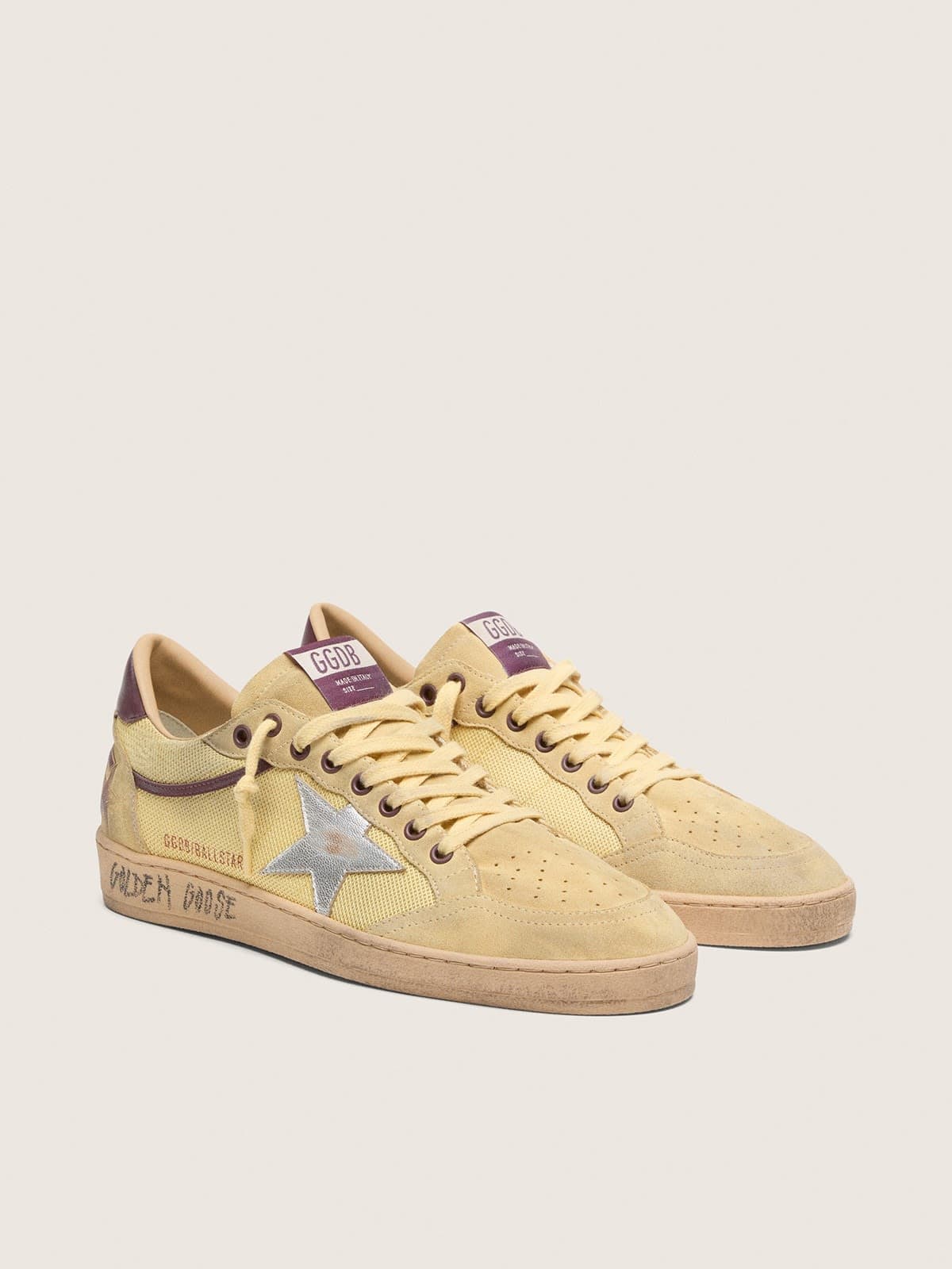 Golden Goose - Ball Star uomo in suede giallo con stella argento e inserti in rete gialla in 