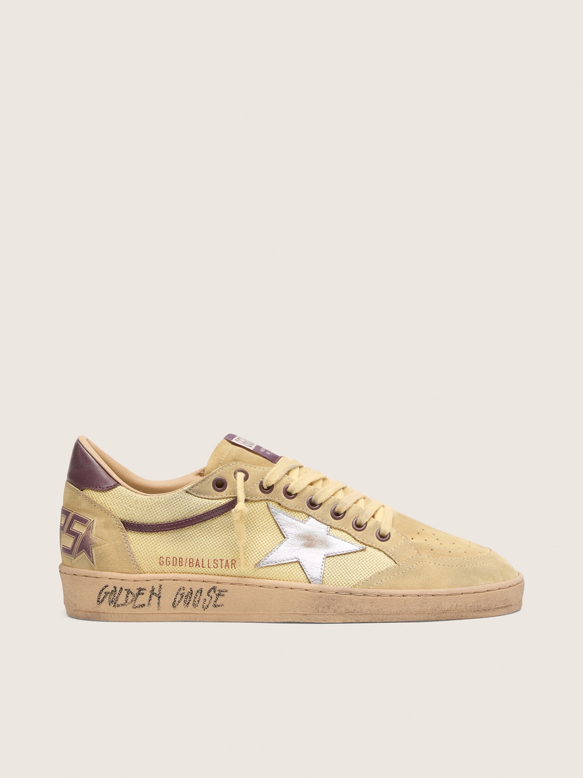 Ball Star homme en cuir velours jaune avec étoile argentée et empiècements en résille jaune — Golden Goose