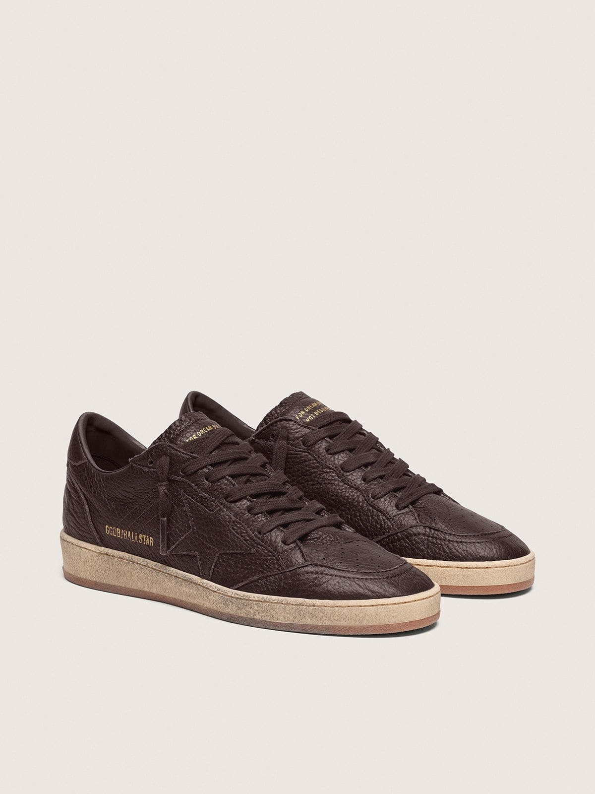 Golden Goose - Ball Star masculino de couro marrom-escuro com estrela de couro tom sobre tom in 