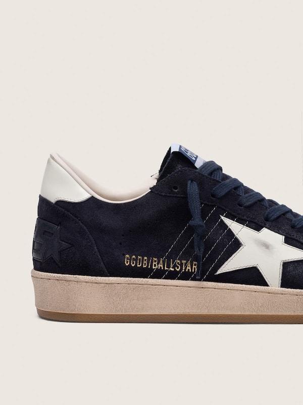 Golden Goose - Ball Star uomo in suede blu scuro con stella in pelle bianca in 