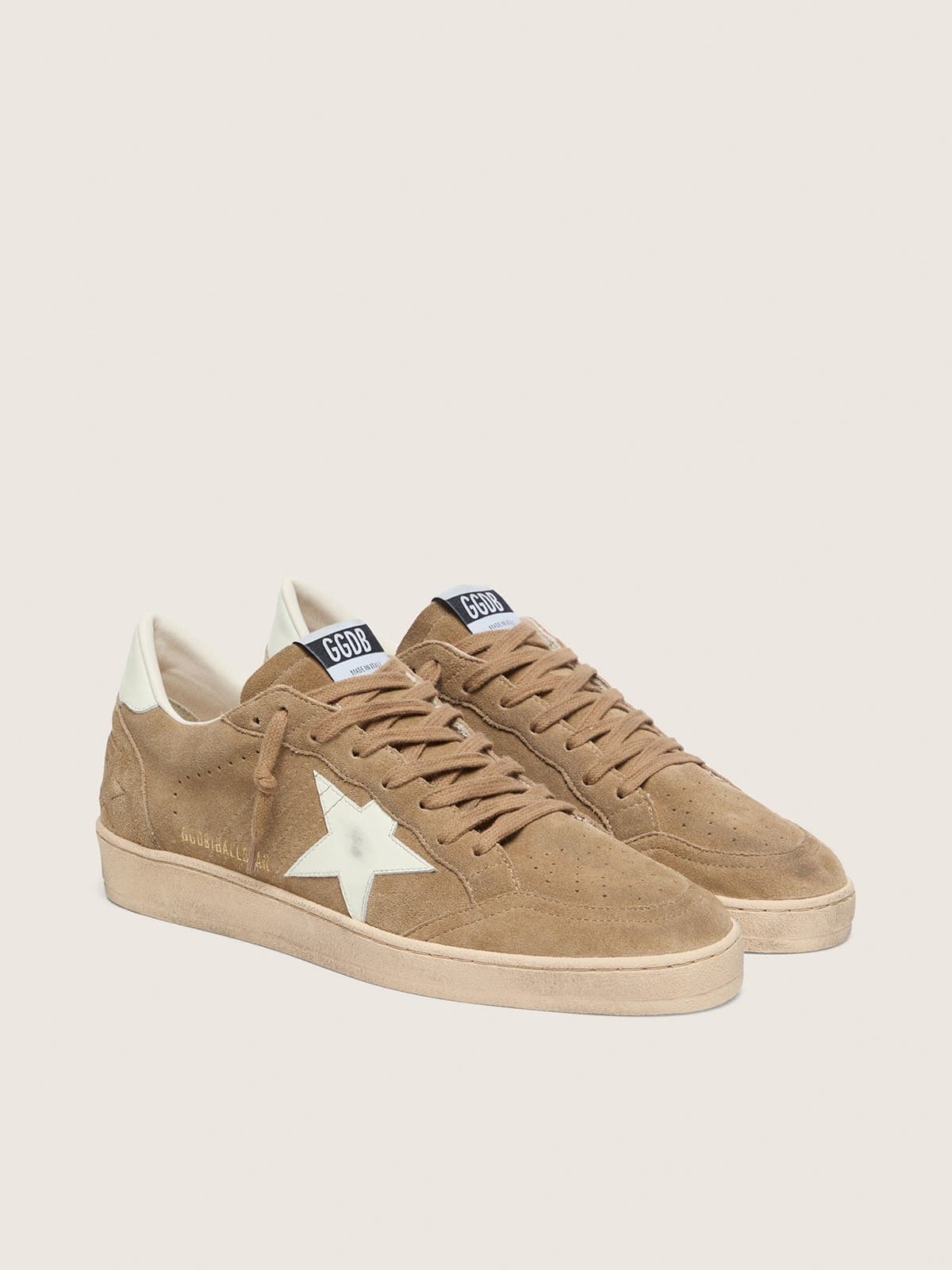 Golden Goose - Ball Star masculino de suede marrom com estrela de couro branco in 