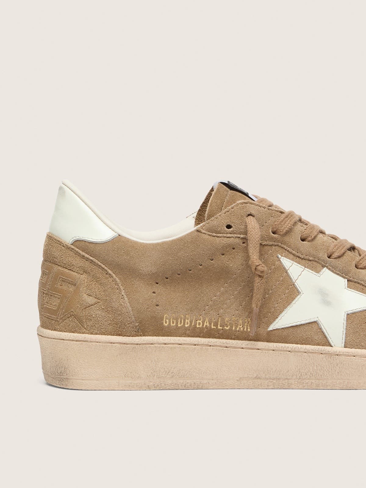 Golden Goose - Ball Star masculino de suede marrom com estrela de couro branco in 