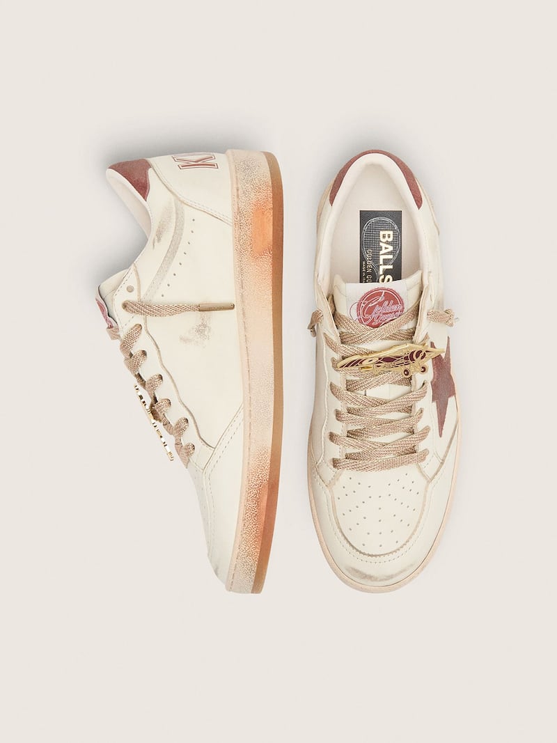 Golden Goose - Ball Star masculino de couro branco com estrela e faixa no tal&atilde;o de couro cor ferrugem in 