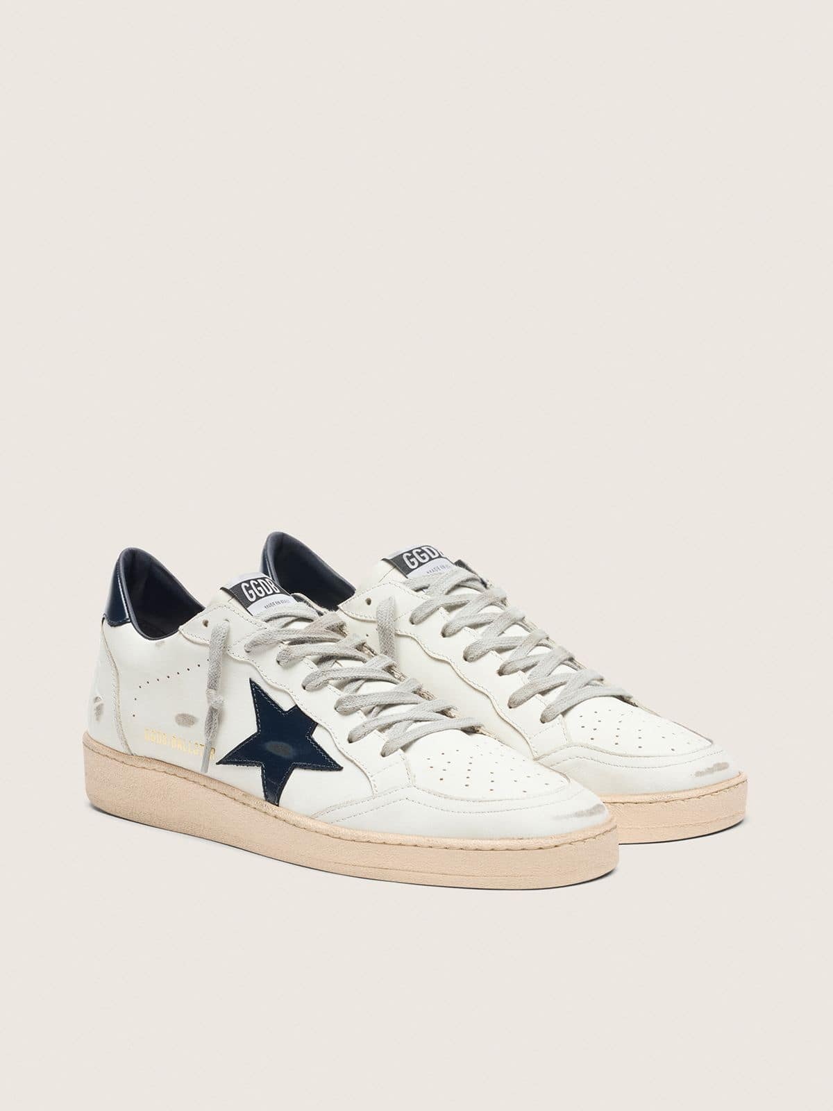 Golden Goose - Men&rsquo;s Ball Star in white leather with dark blue star in 
