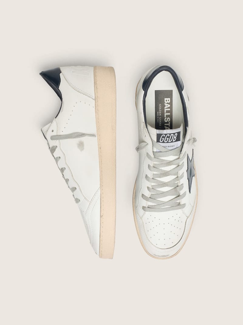 Golden Goose - Ball Star homme en cuir blanc avec &eacute;toile bleu fonc&eacute; in 