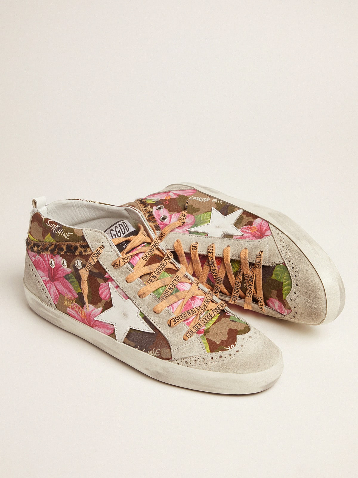 Golden Goose - Sneakers Mid Star mit floralem Camouflagedessin in 