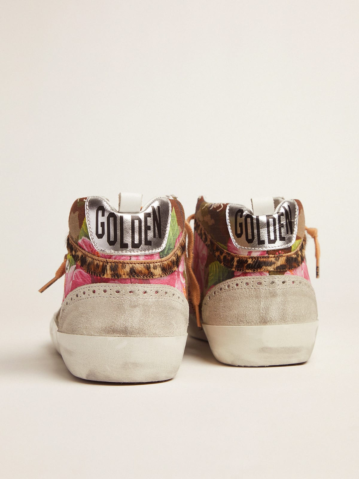 Golden Goose - Sneakers Mid Star mit floralem Camouflagedessin in 