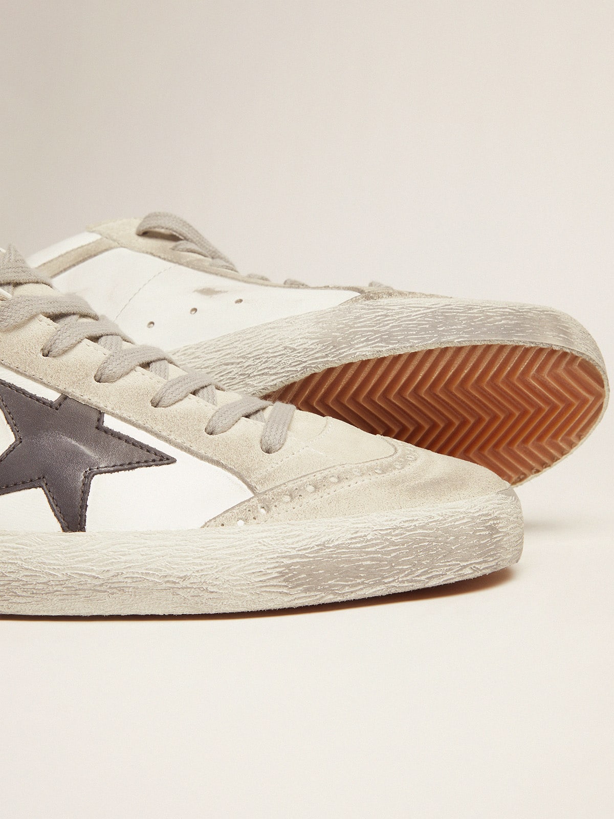 Golden Goose - Men's Mid Star white with black star in 